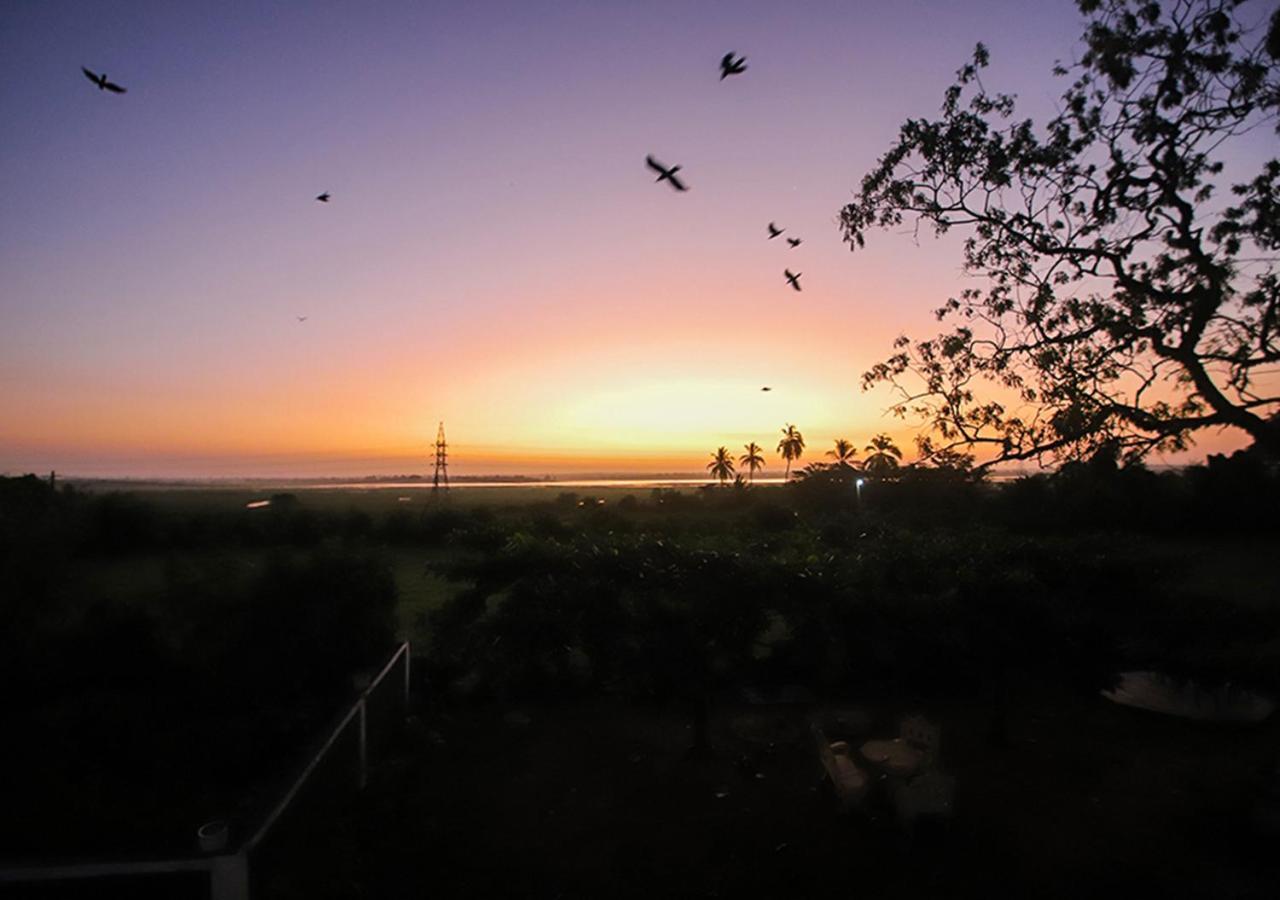 Birdsong Leisure Отель
